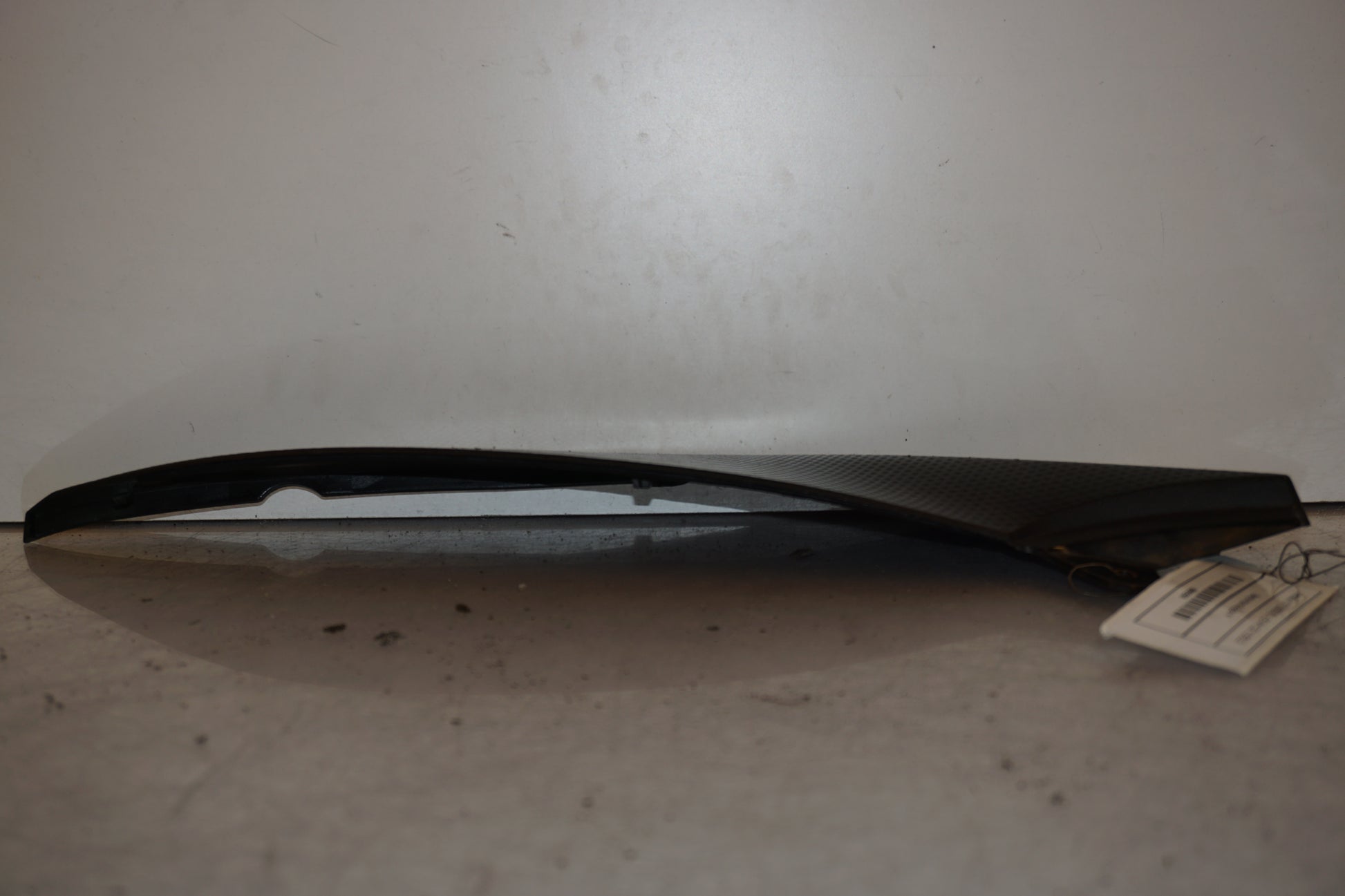 Vänster sida på Bensintankskåpa från en Yamaha YZF 1000 R1 -2005 motorcykel.