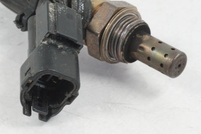 Höger sida på Lambdasond från en Honda VT 750 -2008 motorcykel.