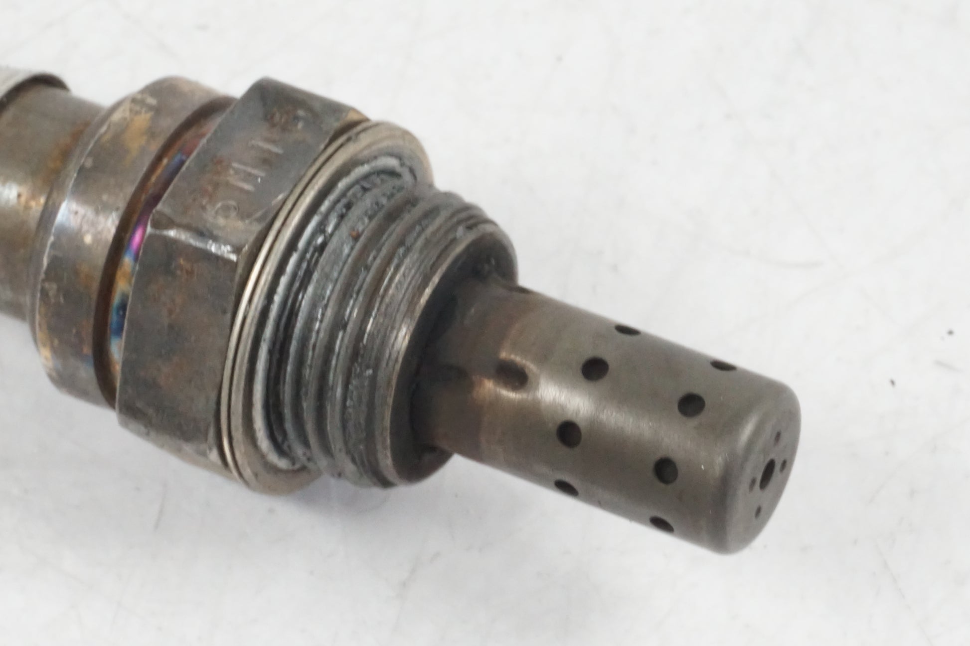 Baksidan på Lambdasond från en Honda CB 600 Hornet -2007 motorcykel.