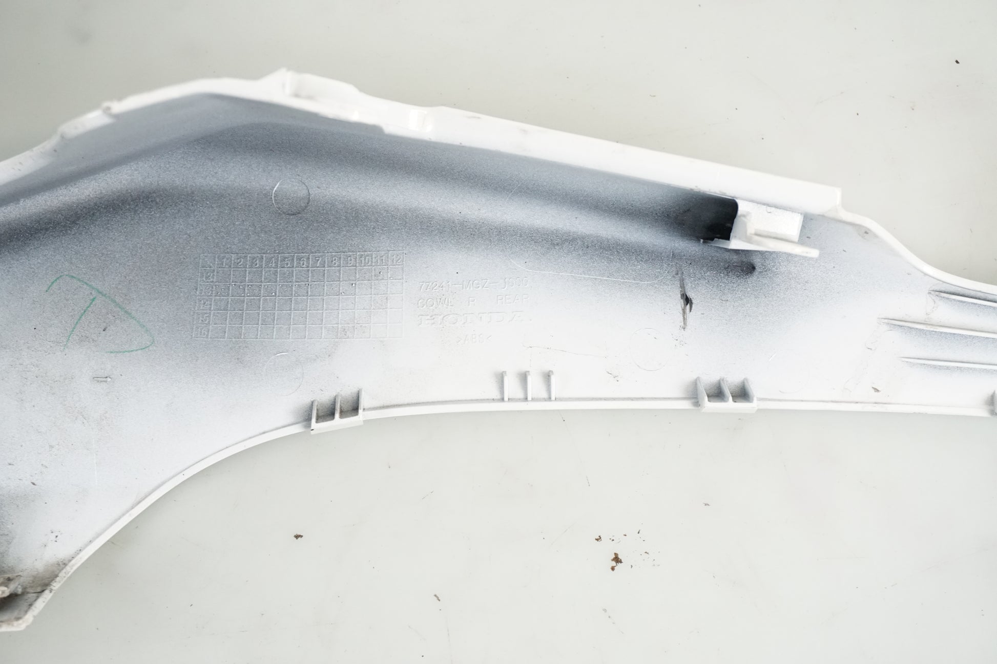 Snett uppifrån på Bakvinge från en Honda CB 500 F -2013 motorcykel.