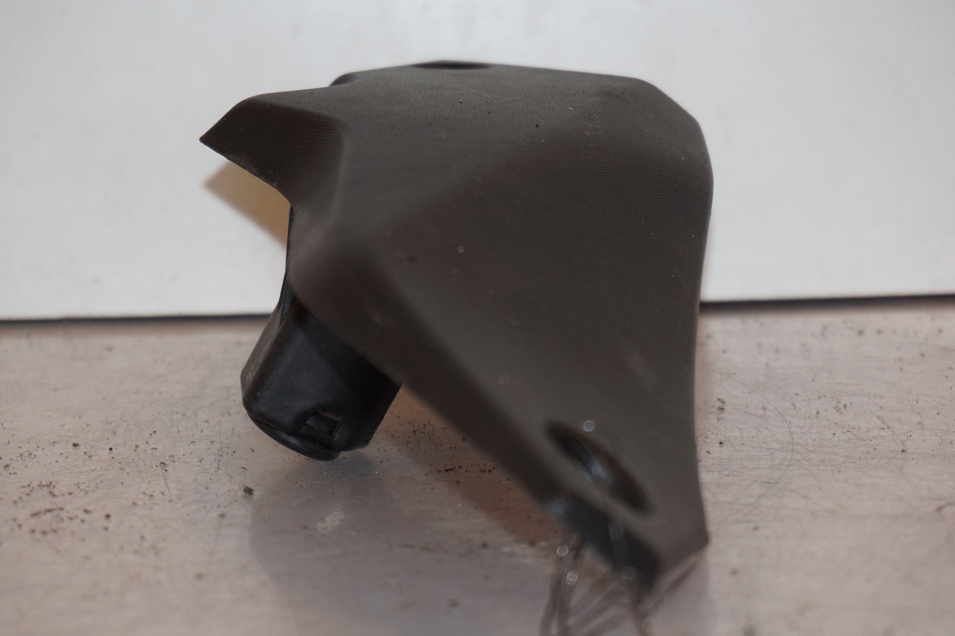 Höger sida på Sidopanel från en Yamaha MT-07 Tracer -2016 motorcykel.