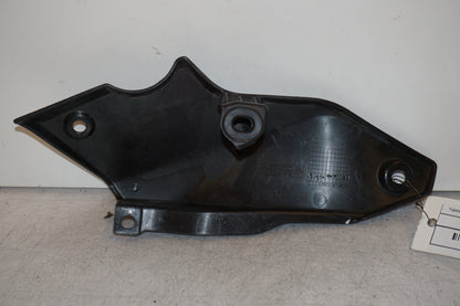 Snett nerifrån på Sidopanel från en Yamaha MT-07 Tracer -2016 motorcykel.