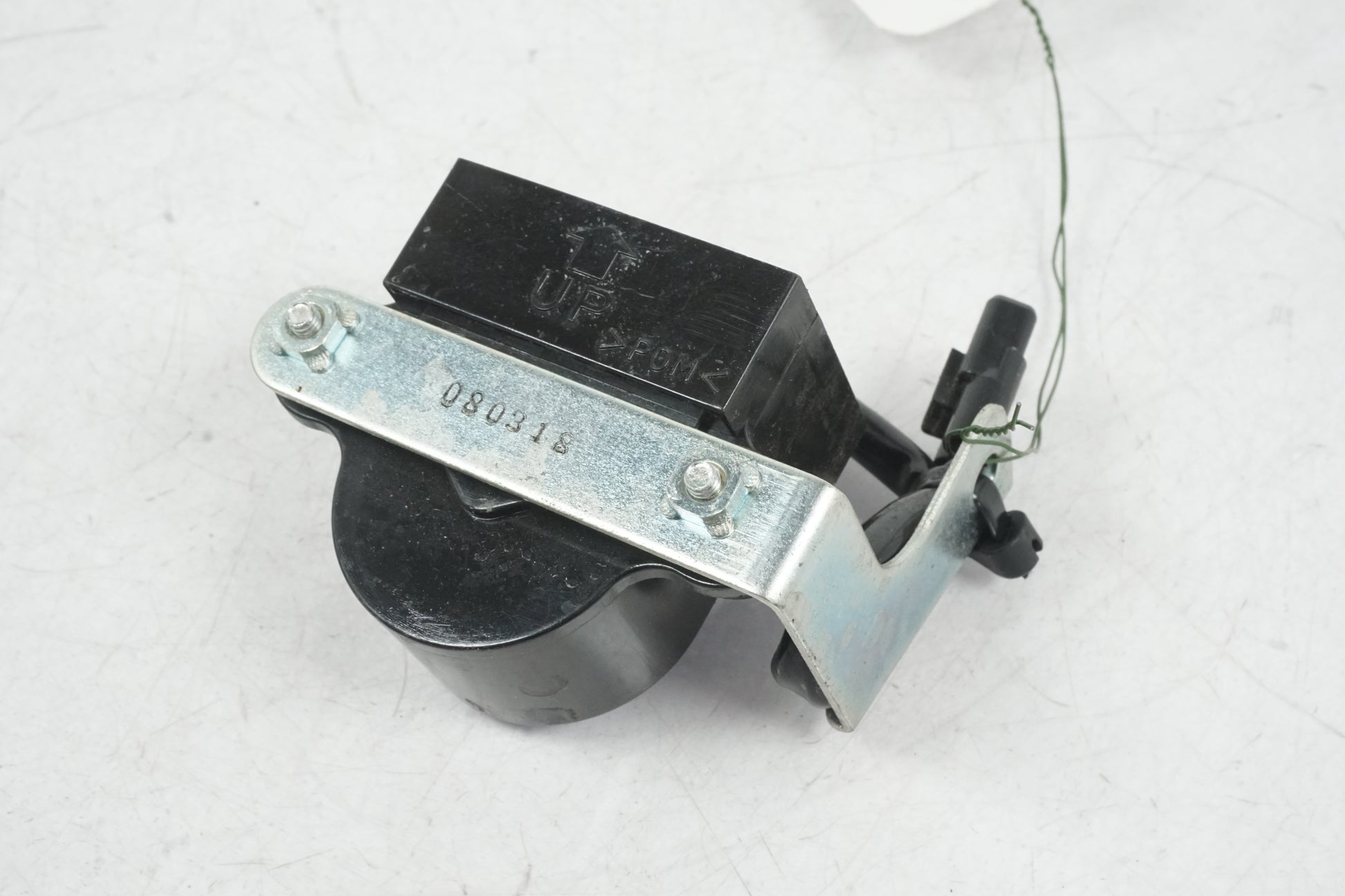 Vänster sida på Tilt Sensor från en Honda VT 750 -2008 motorcykel.