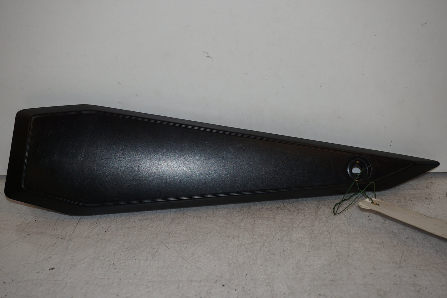 Framsidan på Sidopanel från en Yamaha FZ-1 N -2009 motorcykel.