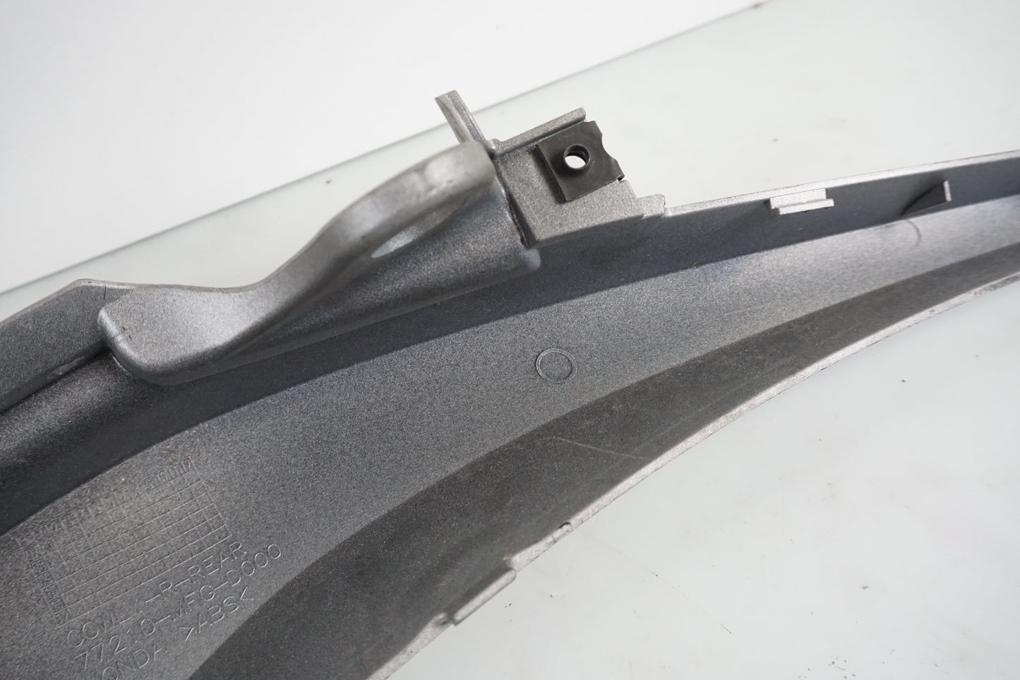 Snett uppifrån på Bakvinge från en Honda CB 600 Hornet -2007 motorcykel.