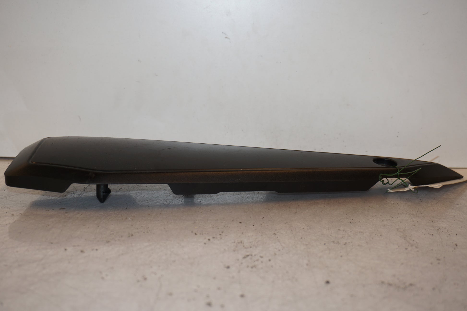 Baksidan på Sidopanel från en Yamaha FZ-1 N -2009 motorcykel.