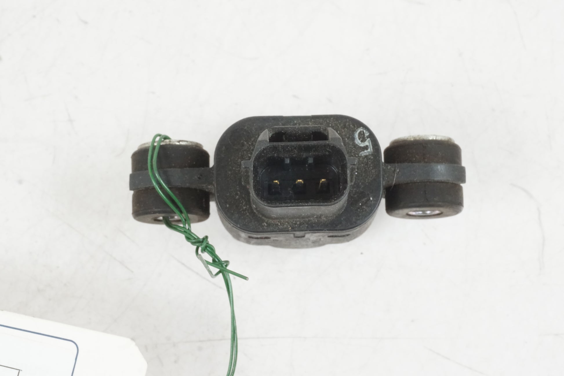 Baksidan på Tilt Sensor från en Honda ANF 125 -2009 motorcykel.