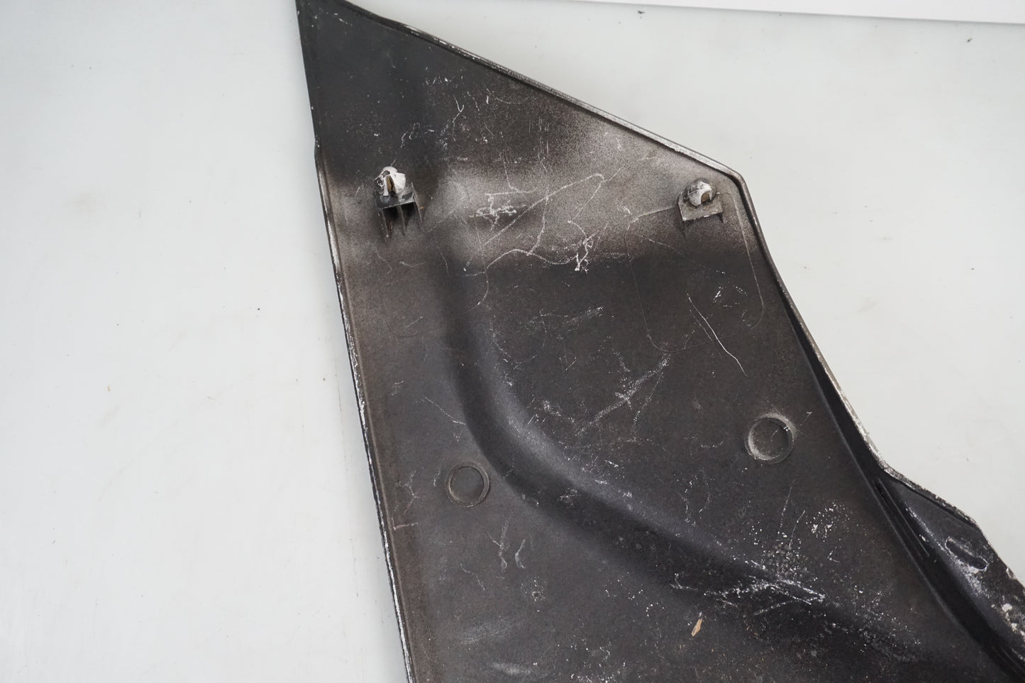 Snett nerifrån på Sidkåpa från en Honda VFR 750 -1989 motorcykel.