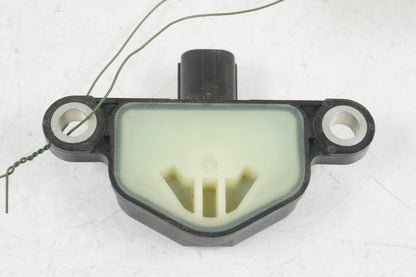 Baksidan på Tilt Sensor från en Honda CB 500 F -2013 motorcykel.