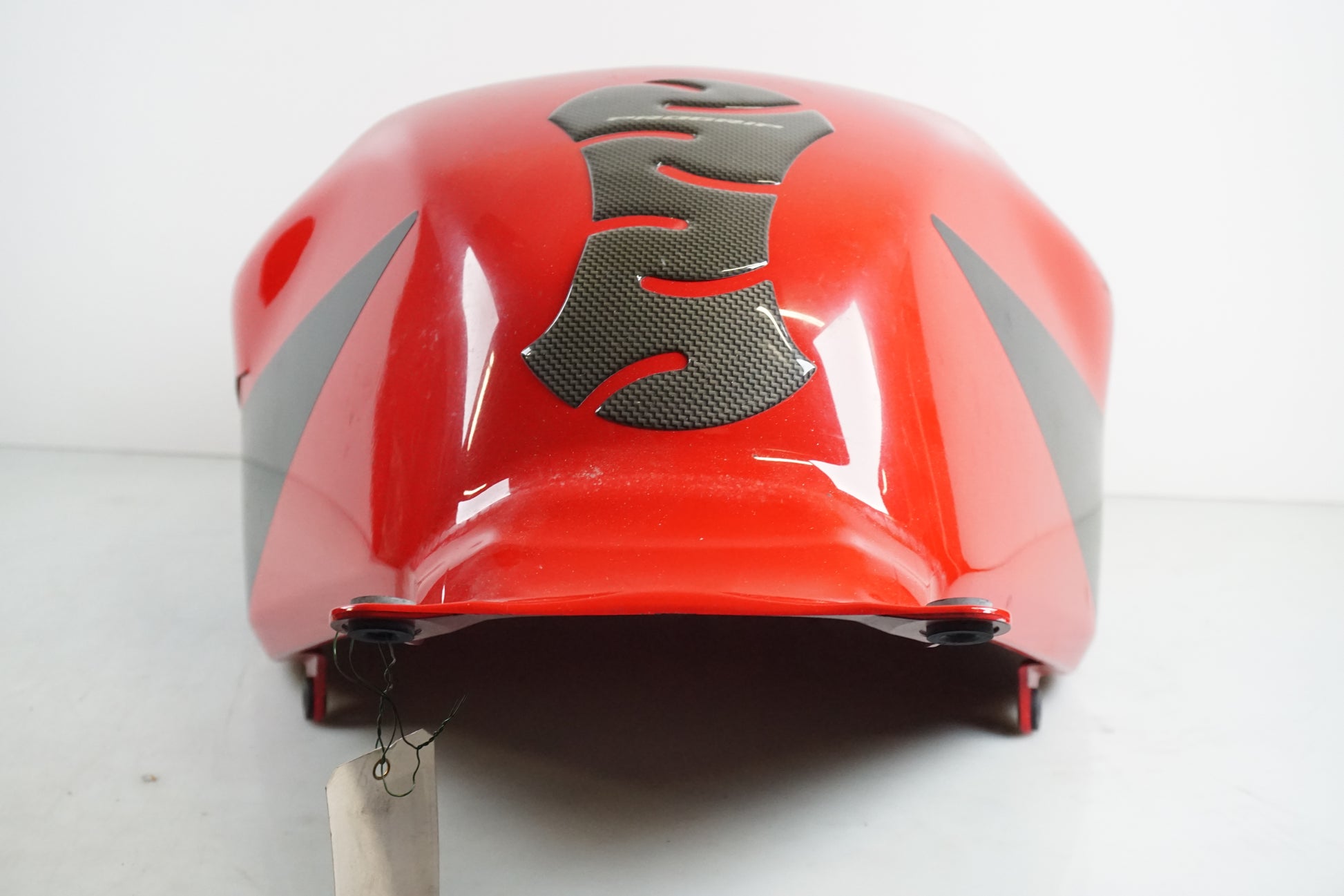 Baksidan på Bensintankskåpa från en Honda CBR 600 RR -2004 motorcykel.