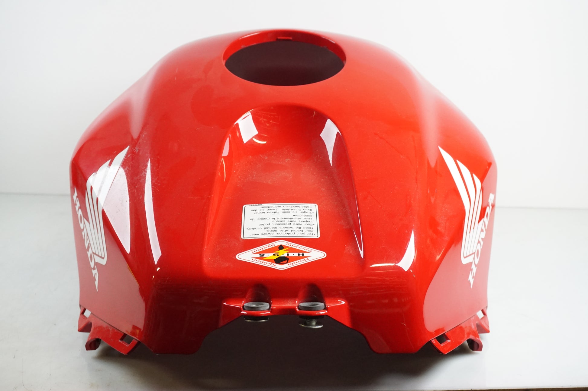 Vänster sida på Bensintankskåpa från en Honda CBR 600 RR -2004 motorcykel.