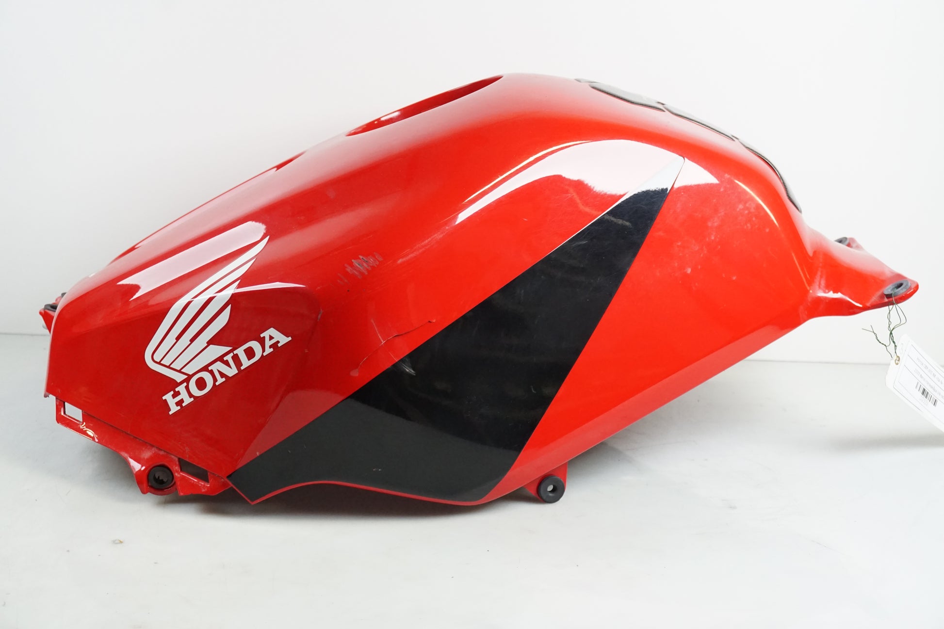 Snett uppifrån på Bensintankskåpa från en Honda CBR 600 RR -2004 motorcykel.