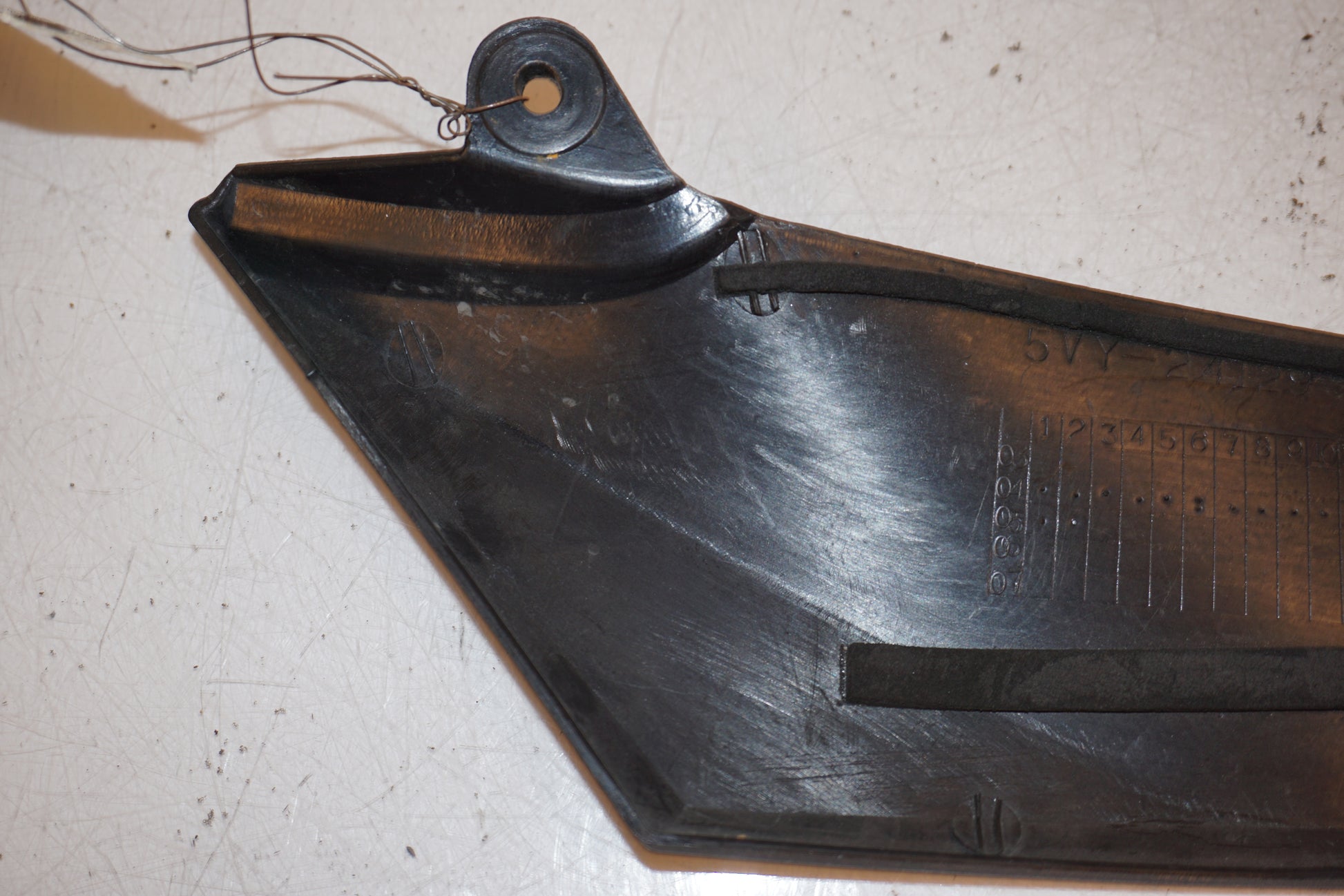 Extrabild1 på Bensintankskåpa från en Yamaha YZF 1000 R1 -2005 motorcykel.