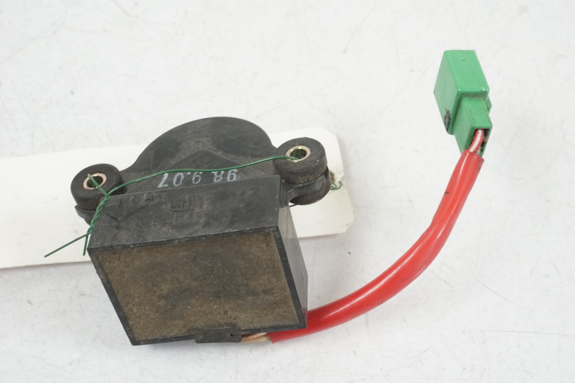 Baksidan på Tilt Sensor från en Honda VFR 800 -1999 motorcykel.