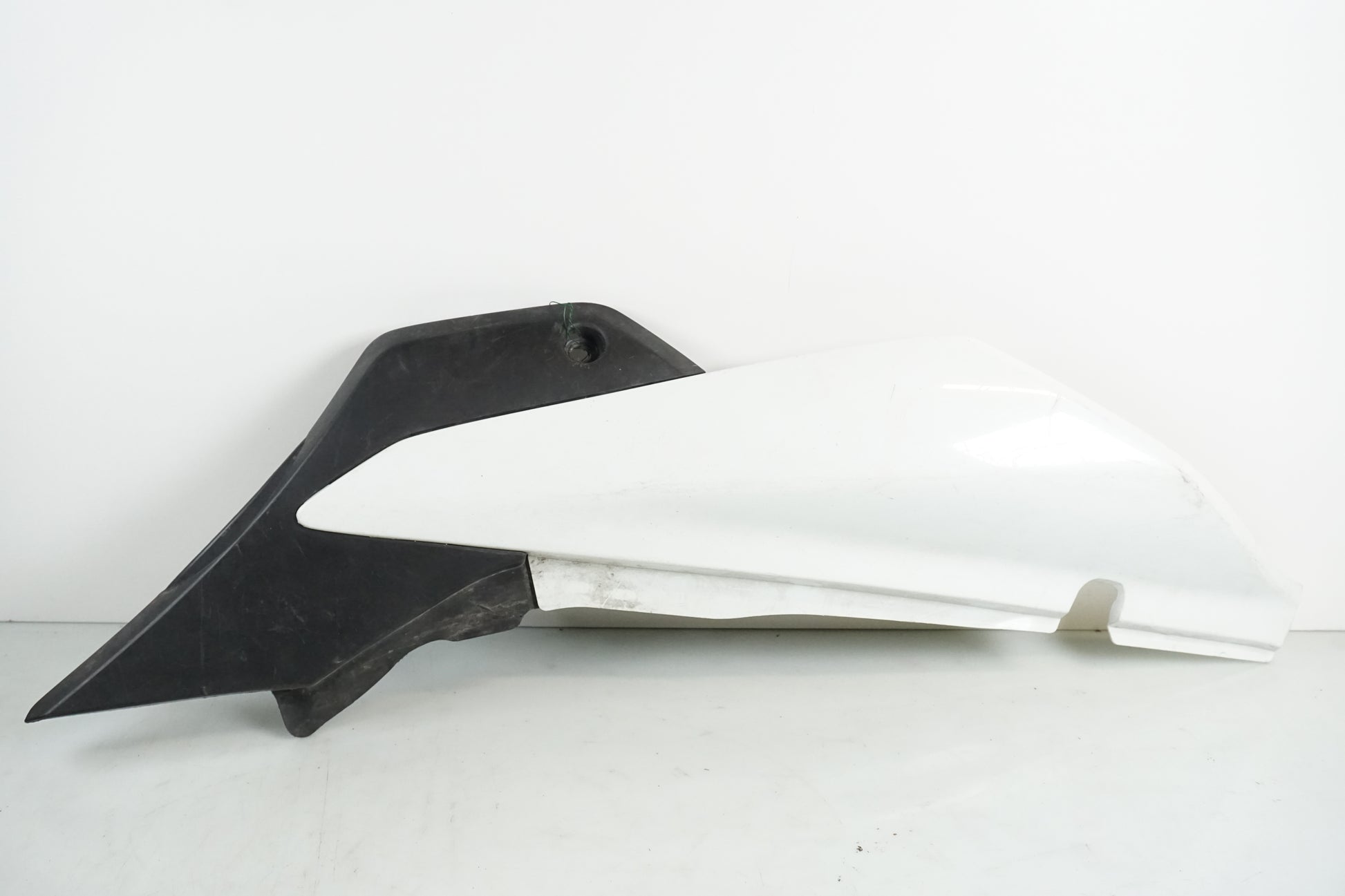 Framsidan på Sidopanel från en Honda XL 125 R -2007 motorcykel.