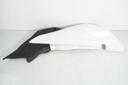 Baksidan på Sidopanel från en Honda XL 125 R -2007 motorcykel.