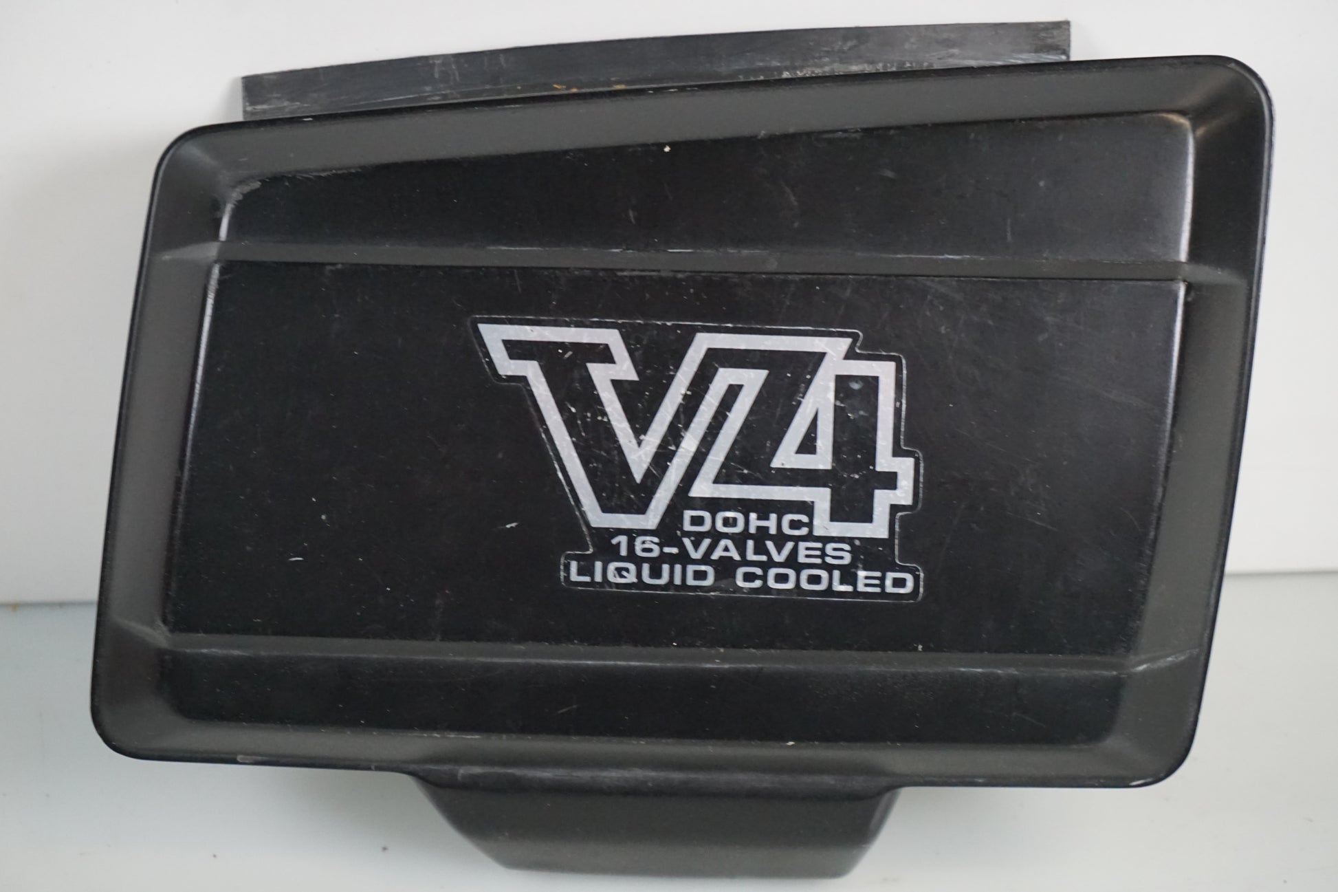 Framsidan på Täcklock från en Honda VF 750 S -1982 motorcykel.