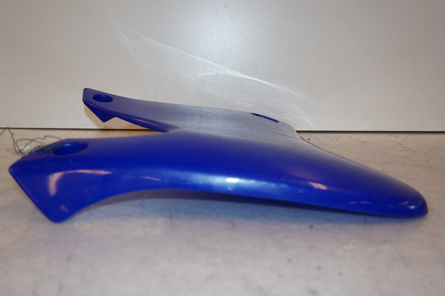 Baksidan på Sidopanel från en Yamaha WR 250 -2001 motorcykel.