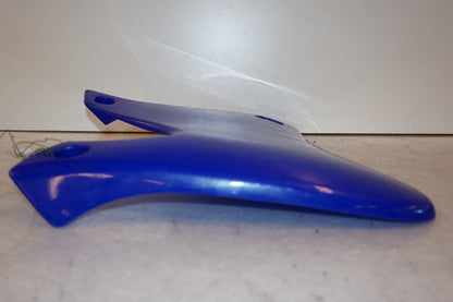 Baksidan på Sidopanel från en Yamaha WR 250 -2001 motorcykel.