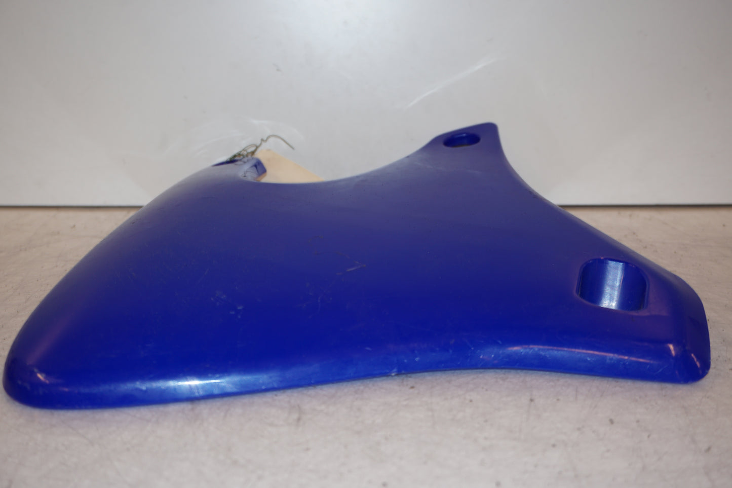 Snett uppifrån på Sidopanel från en Yamaha WR 250 -2001 motorcykel.