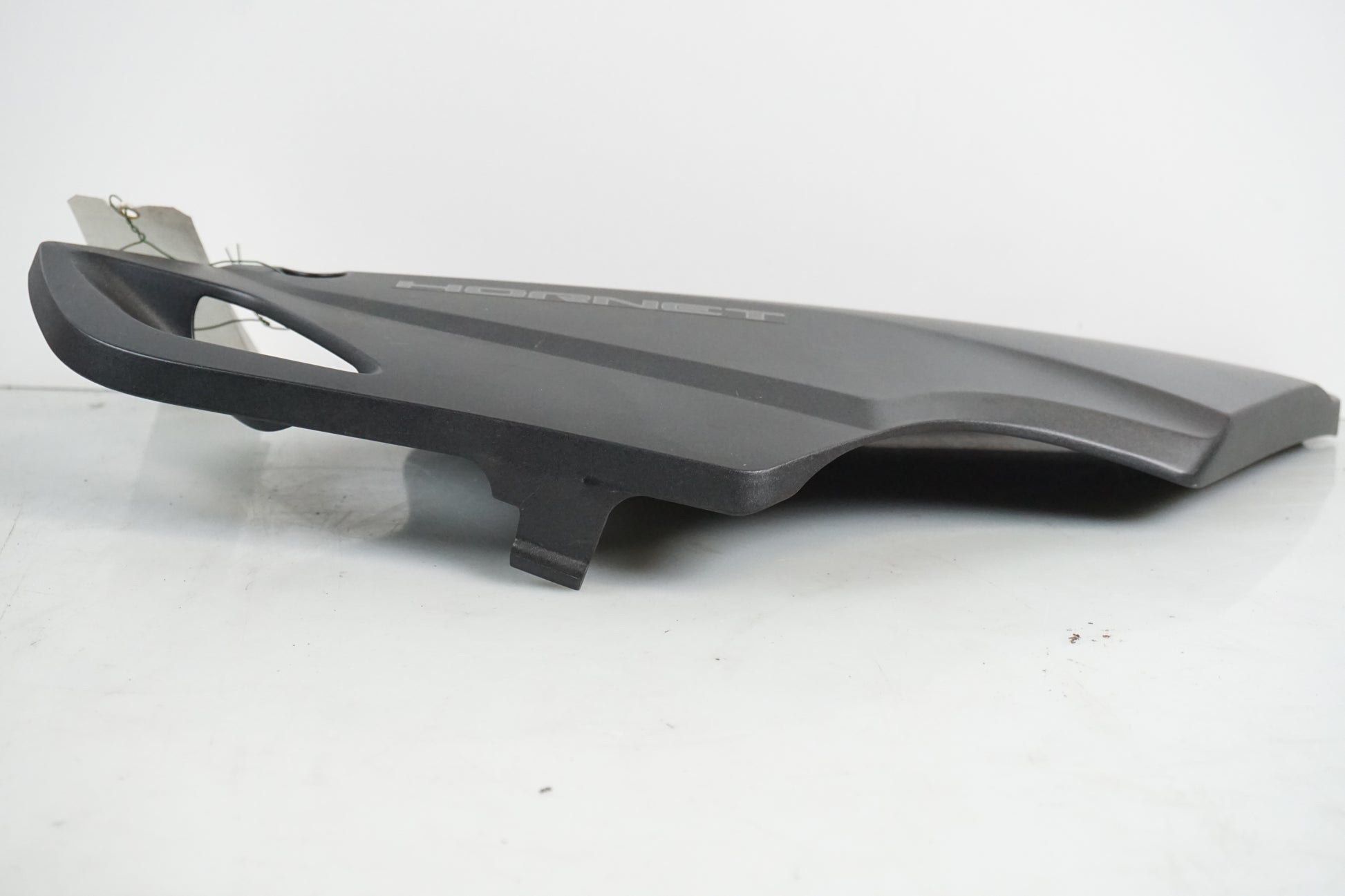 Baksidan på Sidopanel från en Honda CB 600 Hornet -2007 motorcykel.