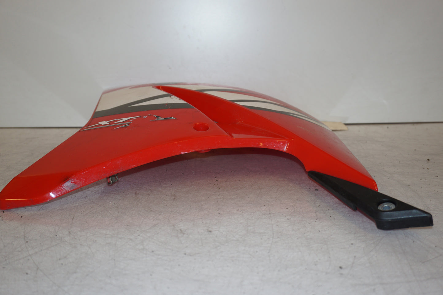 Vänster sida på Sidopanel från en Yamaha XT 125 X -2005 motorcykel.