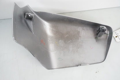 Snett nerifrån på Sidopanel från en Honda VT 750 -2008 motorcykel.