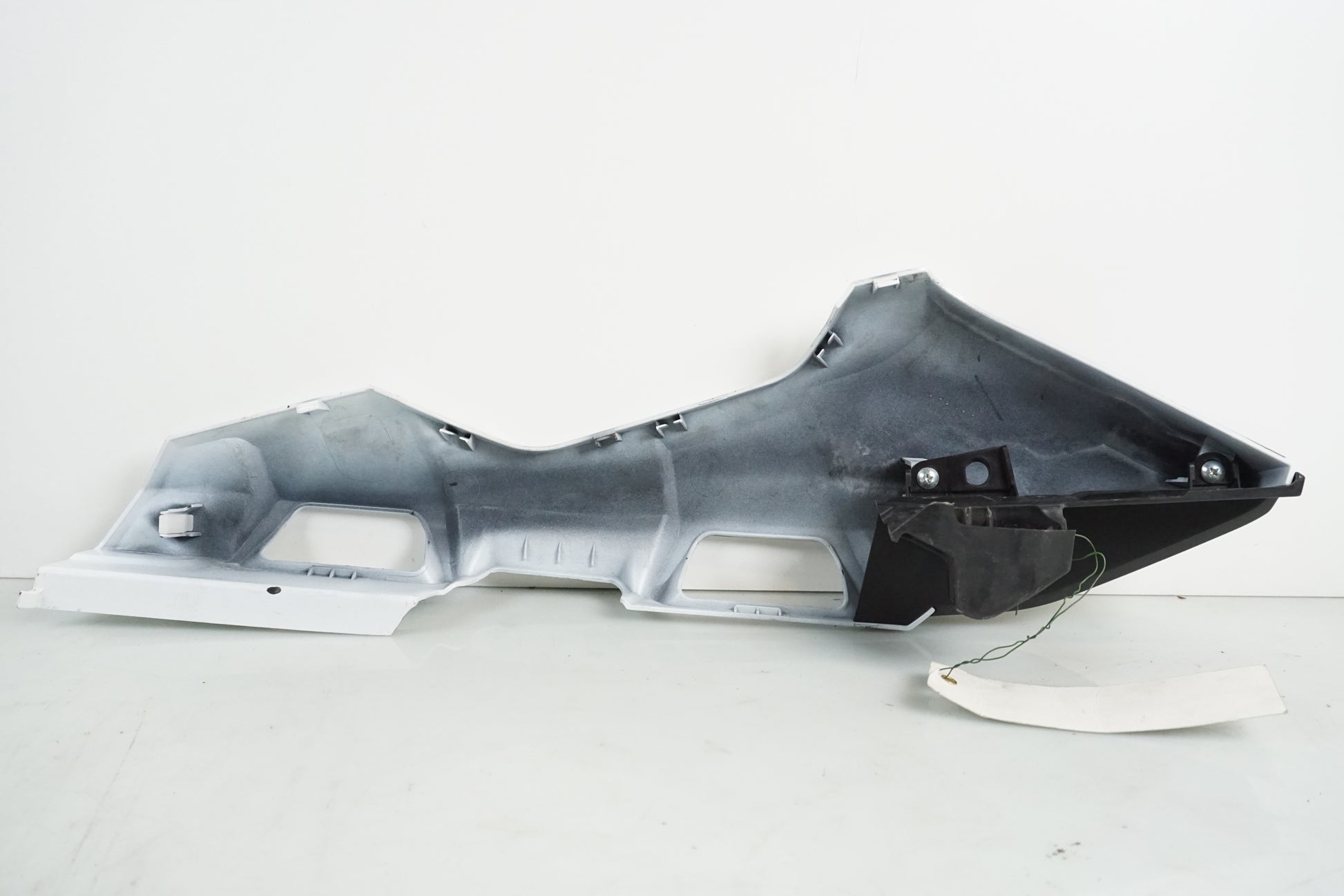 Vänster sida på Bakvinge från en Honda CRF 1000 Africa Twin -2016 motorcykel.