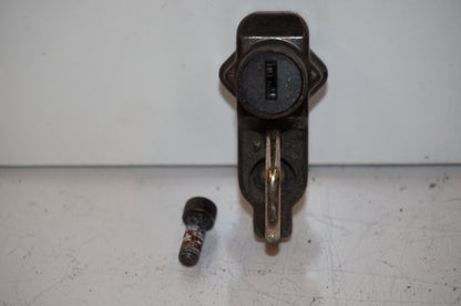 Baksidan på Låssats från en Kawasaki ZZR 1100 -1998 motorcykel.