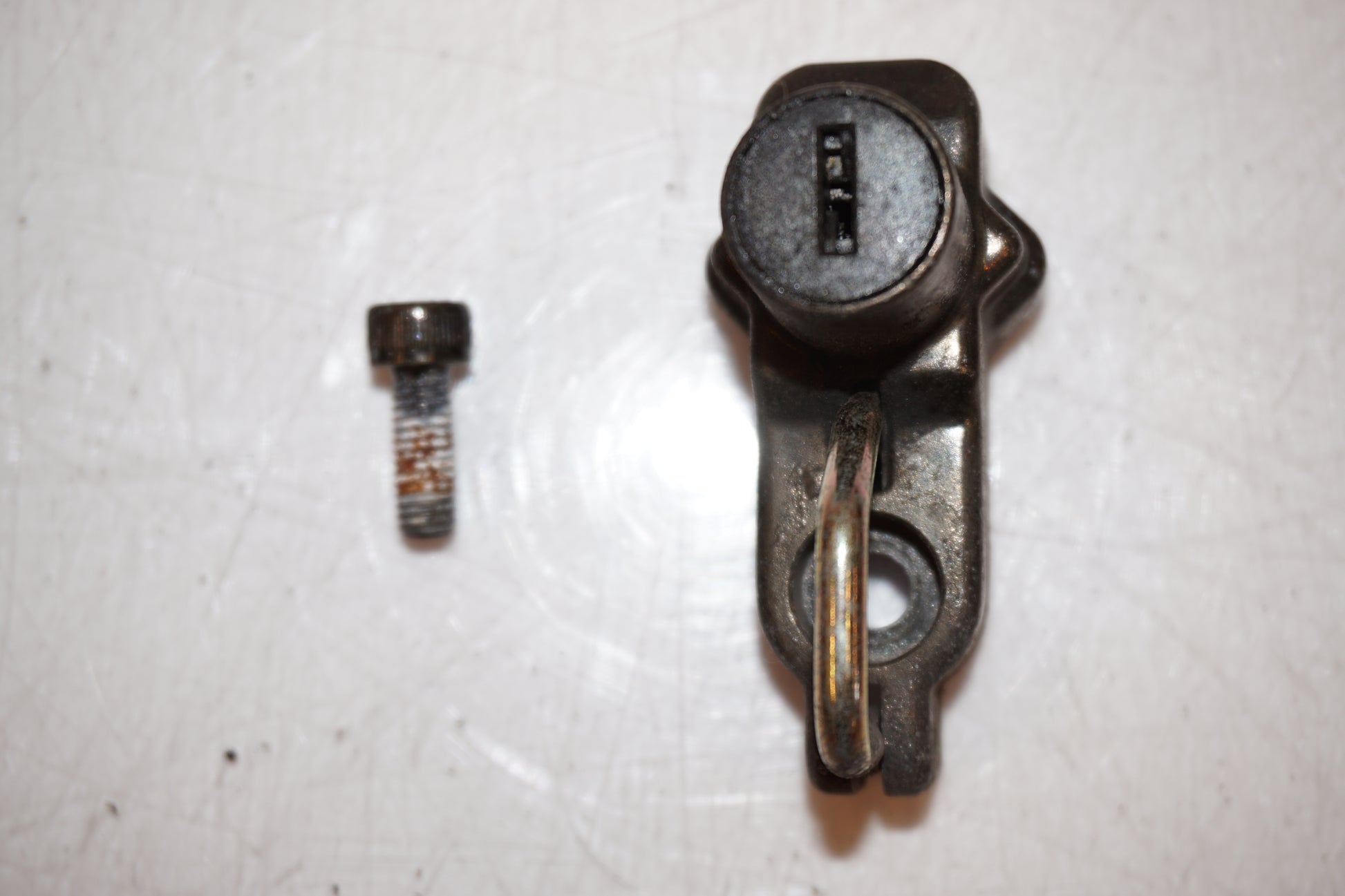 Snett nerifrån på Låssats från en Kawasaki ZZR 1100 -1998 motorcykel.