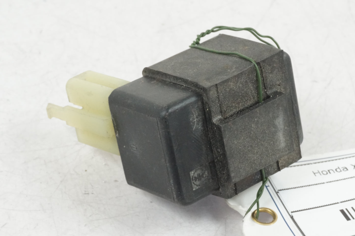 Baksidan på Tilt Sensor från en Honda XL 1000 V -1999 motorcykel.