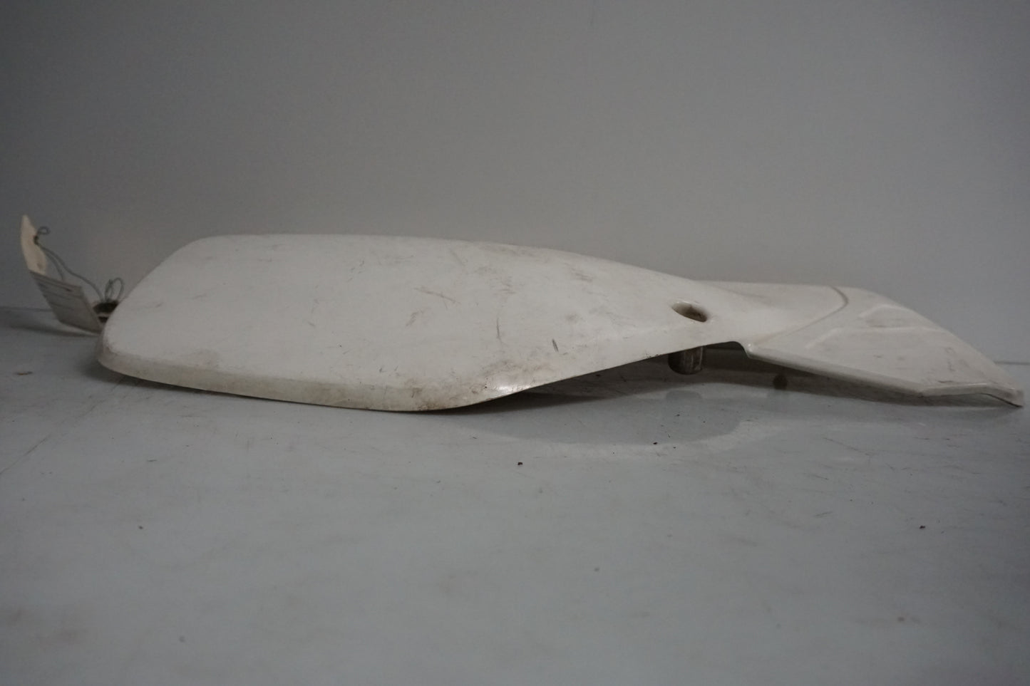 Baksidan på Sidopanel från en Honda XL 125 R -1998 motorcykel.