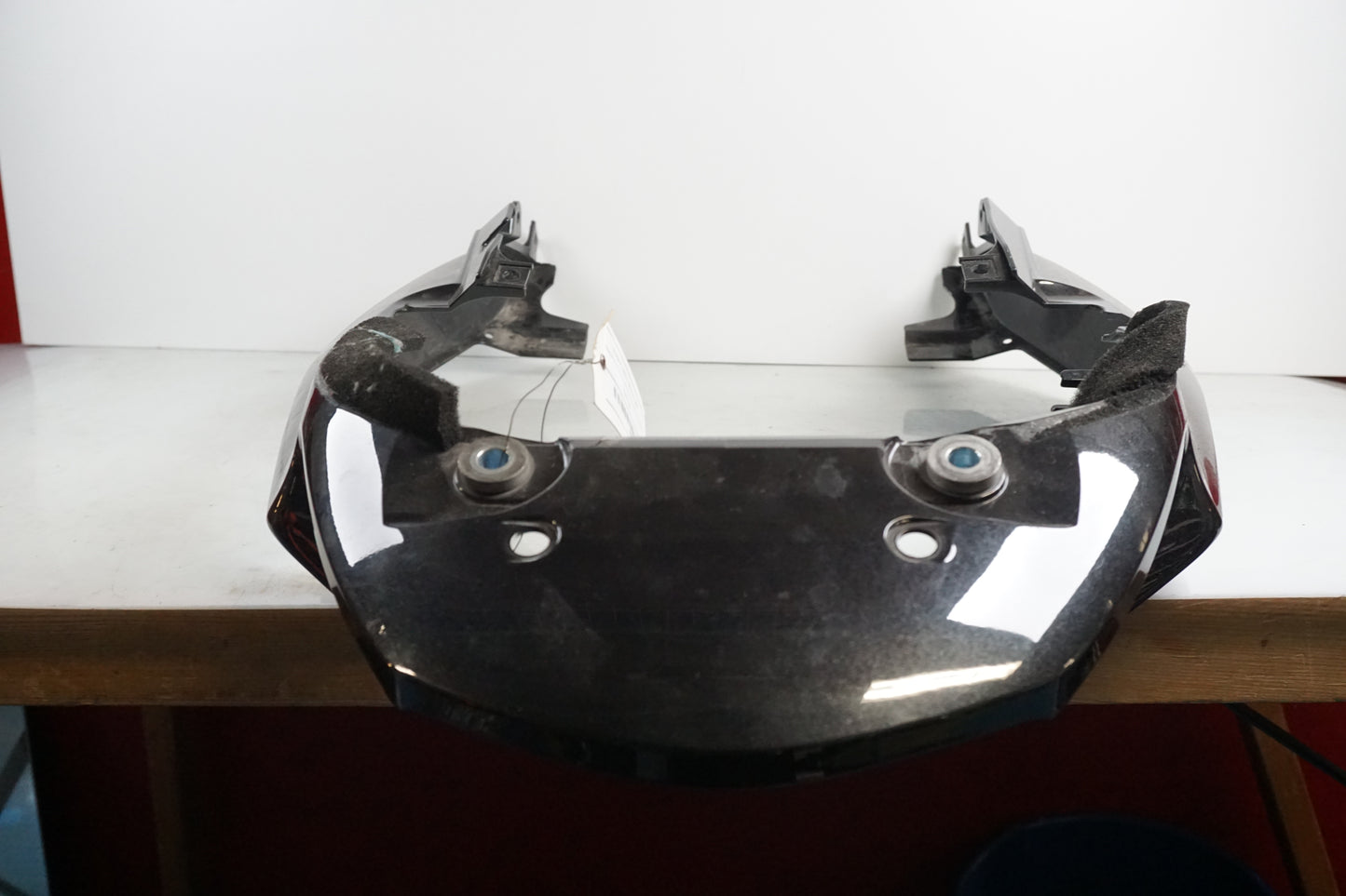 Vänster sida på Bakvinge från en Honda XL 1000 V -2008 motorcykel.