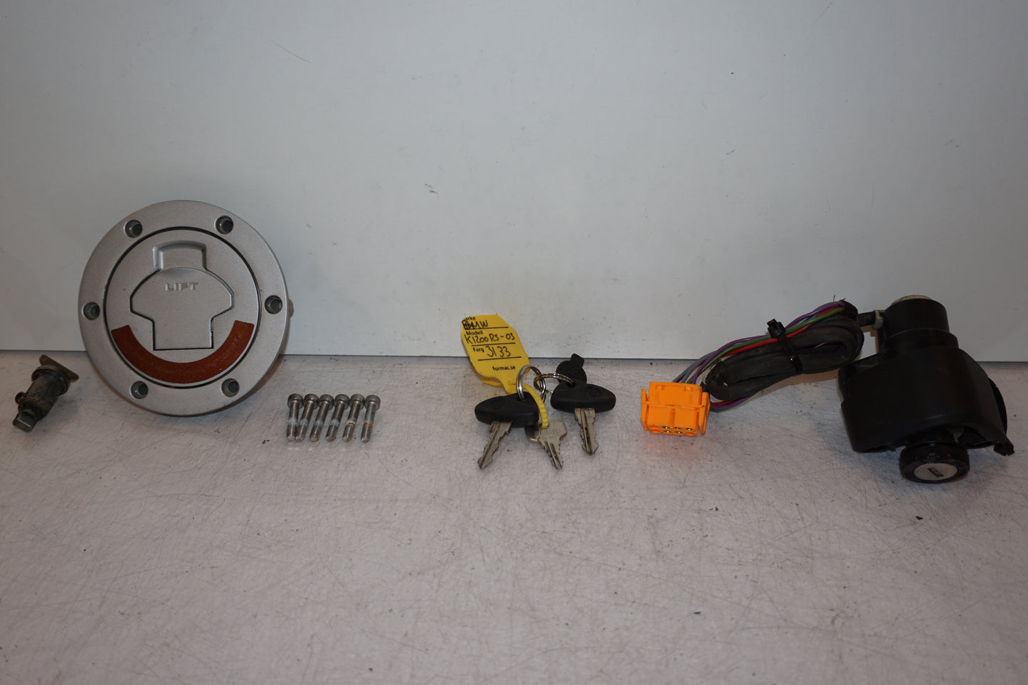 Framsidan på Låssats från en BMW K 1200 RS -2003 motorcykel.