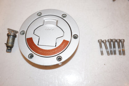 Baksidan på Låssats från en BMW K 1200 RS -2003 motorcykel.