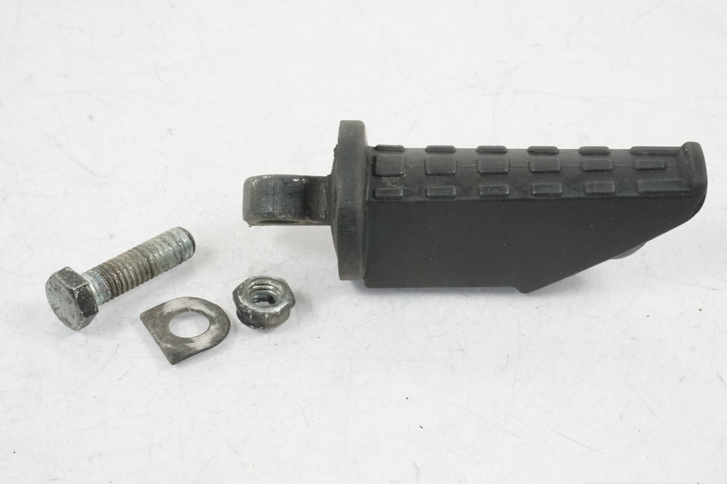 Framsidan på Fotpinne från en Buell X1 Lightning -2002 motorcykel.