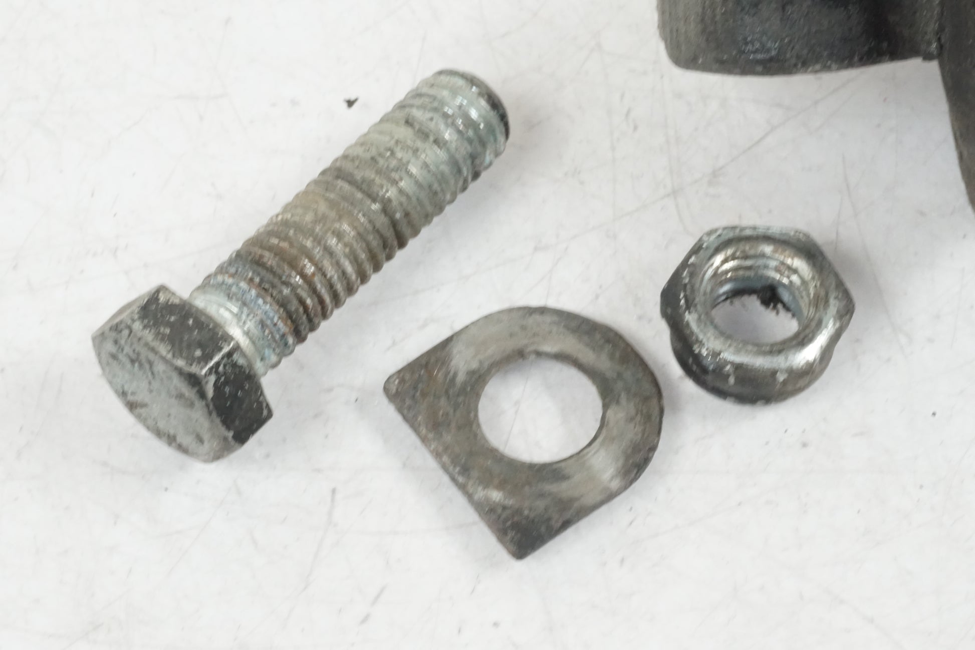 Baksidan på Fotpinne från en Buell X1 Lightning -2002 motorcykel.