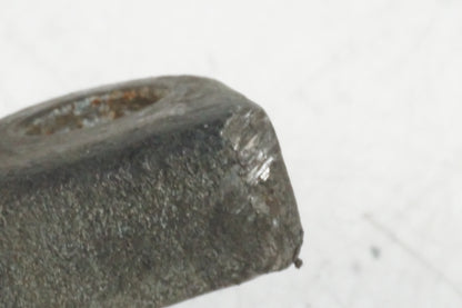 Snett nerifrån på Fotpinne från en Buell X1 Lightning -2002 motorcykel.