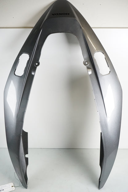 Framsidan på Bakvinge från en Honda VFR 800 -2008 motorcykel.