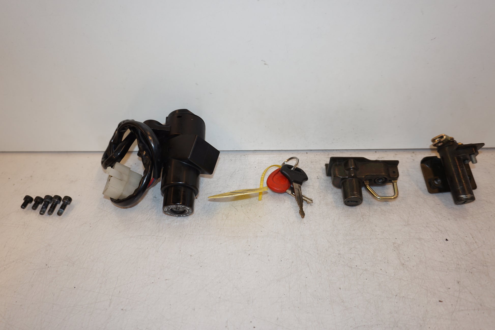 Extrabilder på Låssats från en Kawasaki ZZR 1200 -2002 motorcykel.