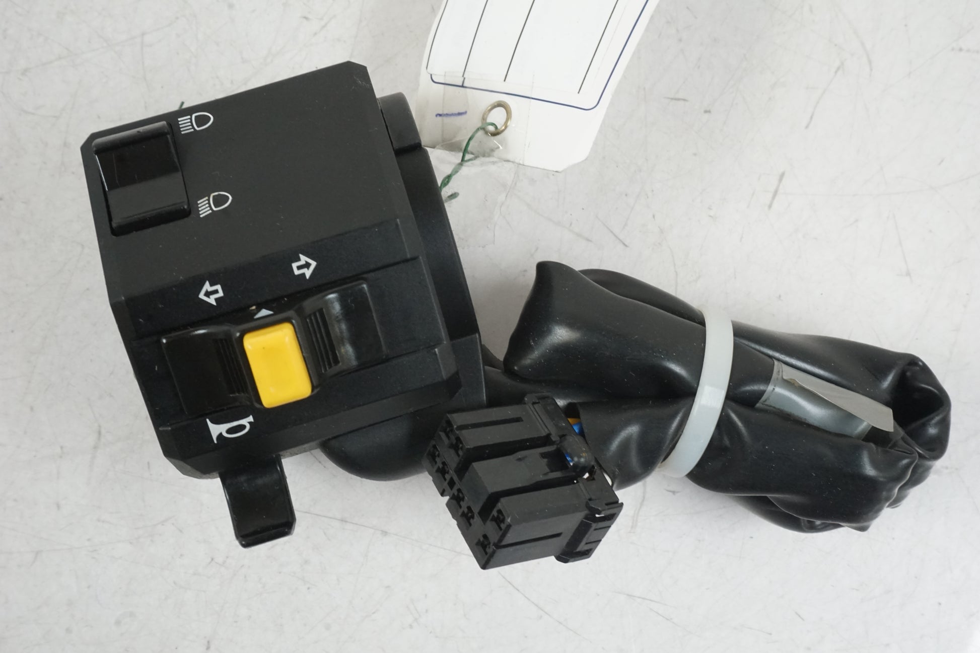 Framsidan på Styrelreglage från en Buell 1125 CR -2009 motorcykel.