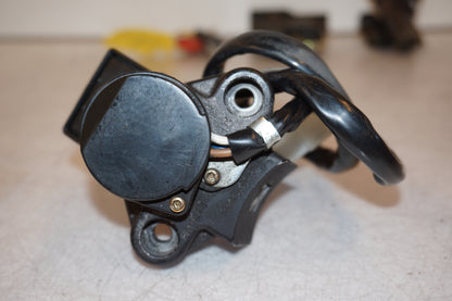 Framsidan på Låssats från en Kawasaki ZZR 1200 -2002 motorcykel.