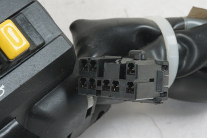 Baksidan på Styrelreglage från en Buell 1125 CR -2009 motorcykel.