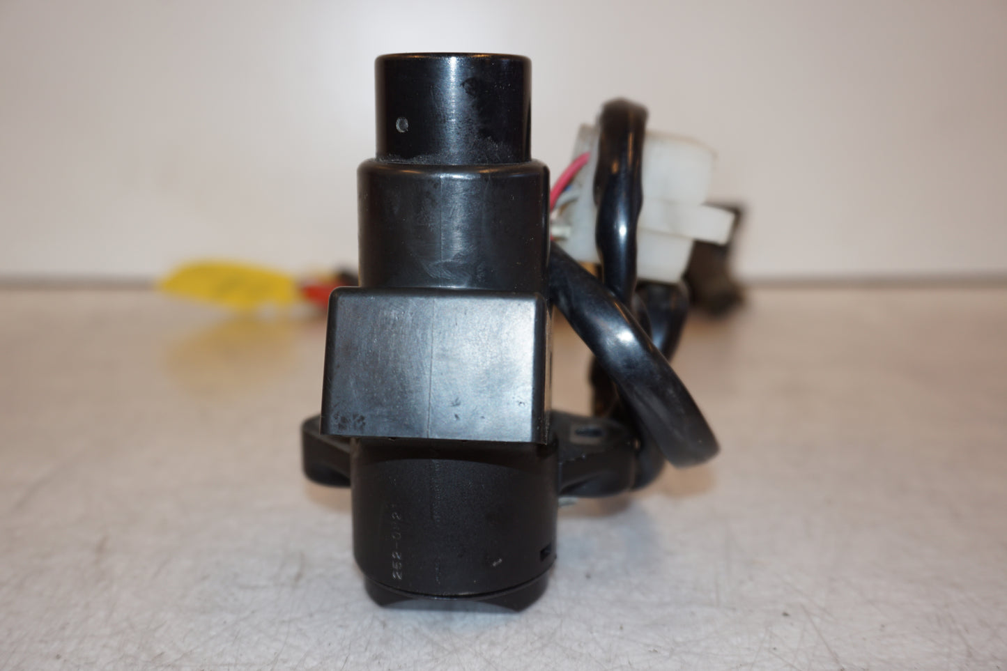 Höger sida på Låssats från en Kawasaki ZZR 1200 -2002 motorcykel.