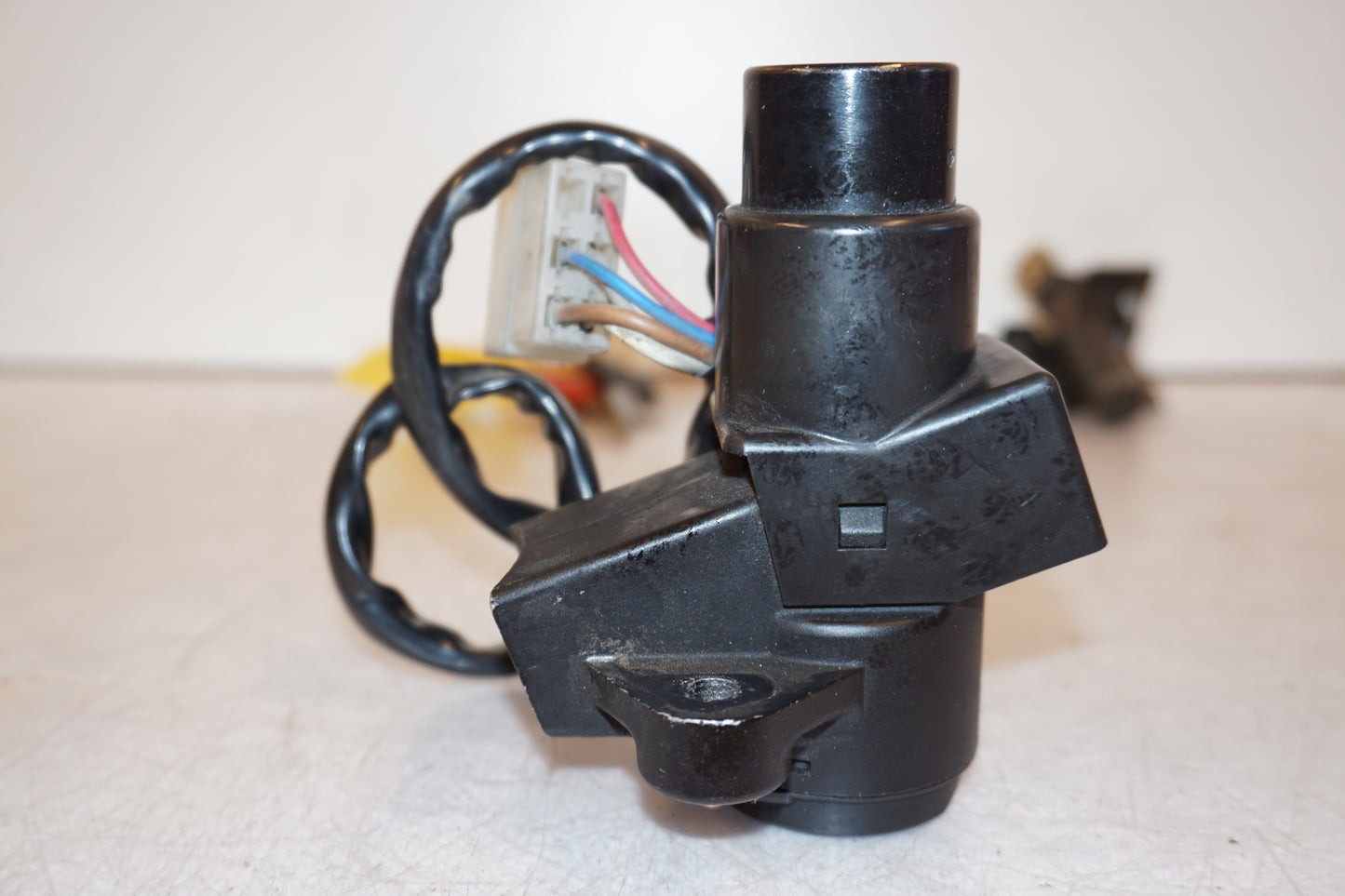 Vänster sida på Låssats från en Kawasaki ZZR 1200 -2002 motorcykel.