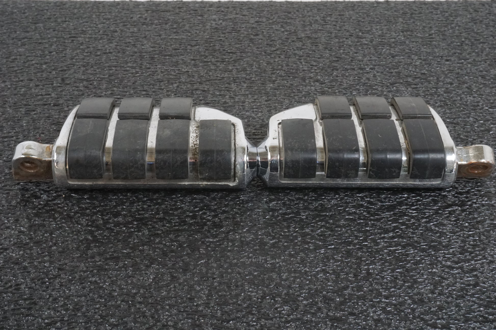 Snett uppifrån på Fotpinnesats från en H-D Touring Road King FLHR/I -1997 motorcykel.