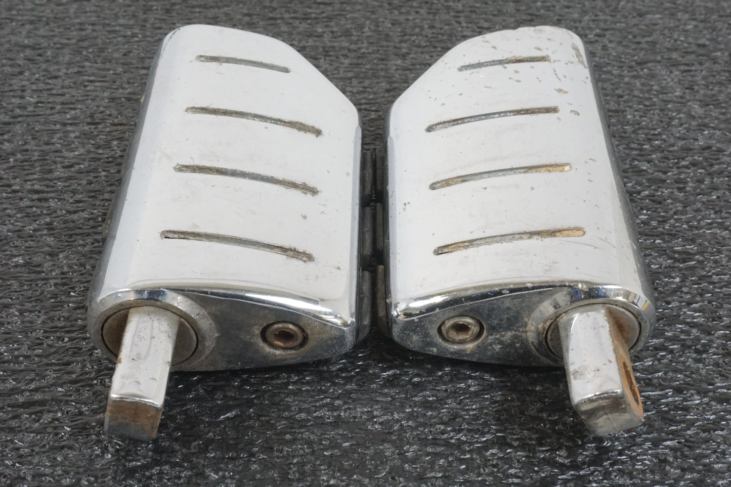 Extrabild1 på Fotpinnesats från en H-D Touring Road King FLHR/I -1997 motorcykel.