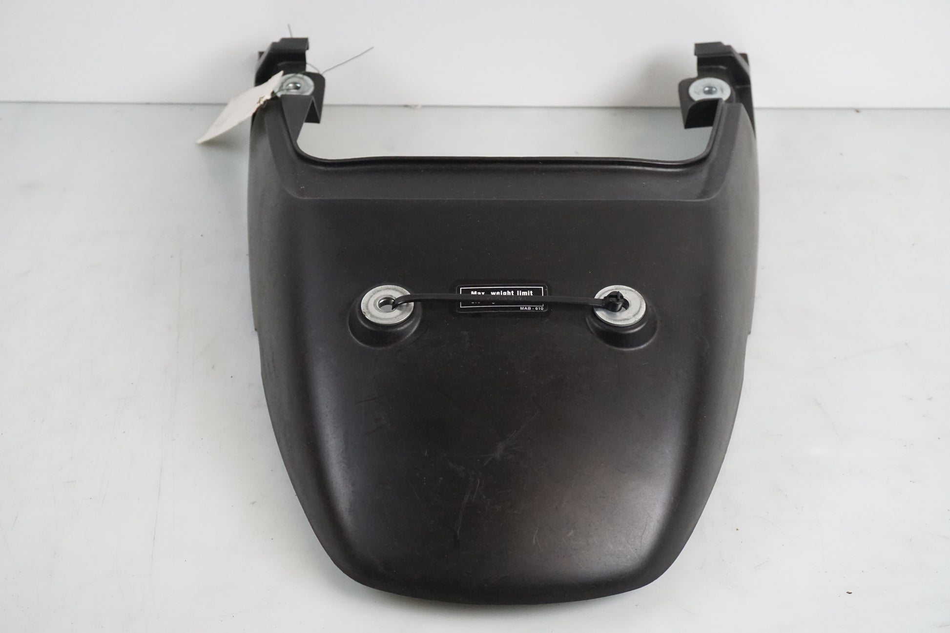 Baksidan på Bakvinge från en Honda XL 650 V -2000 motorcykel.