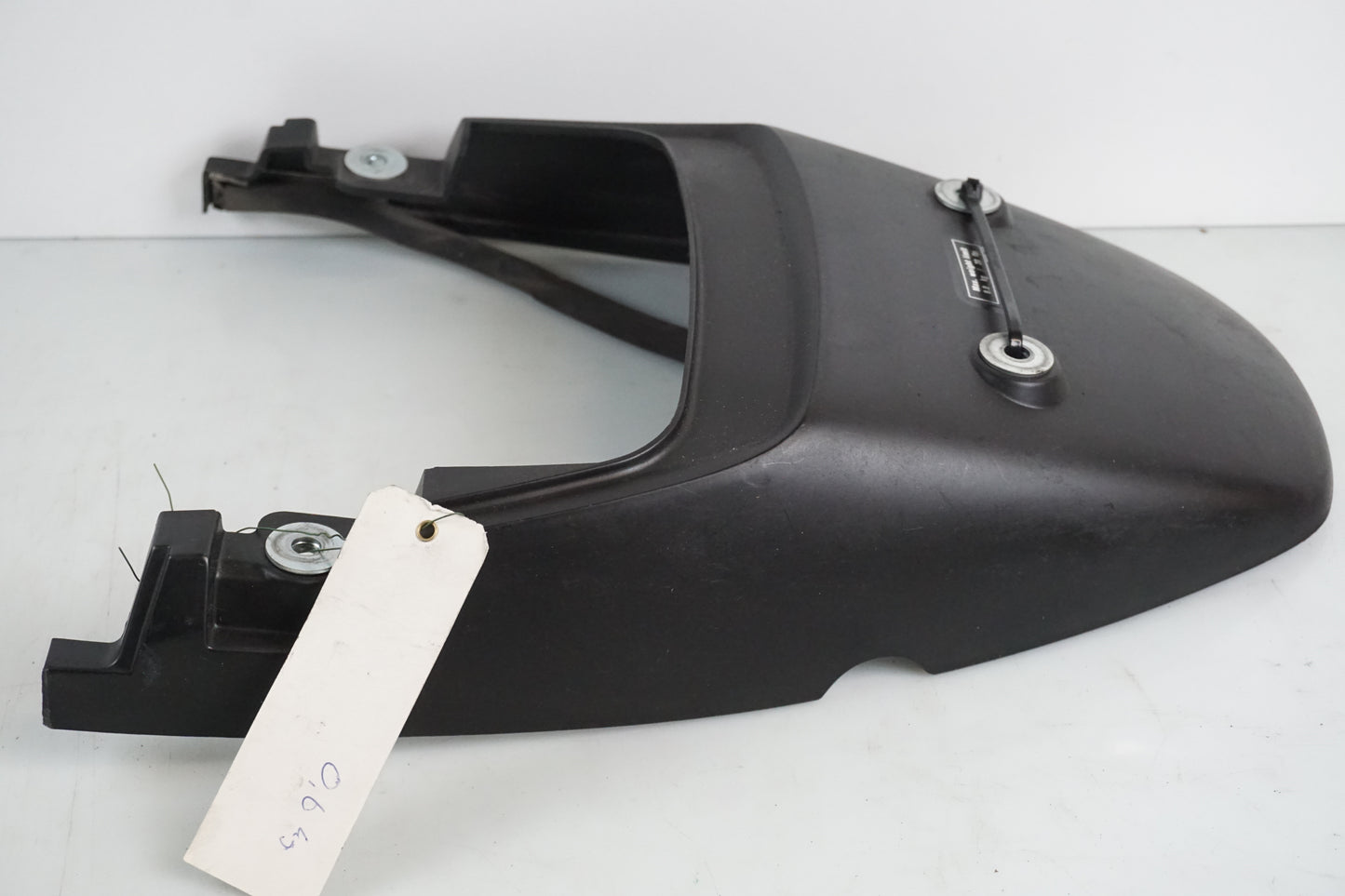 Snett uppifrån på Bakvinge från en Honda XL 650 V -2000 motorcykel.