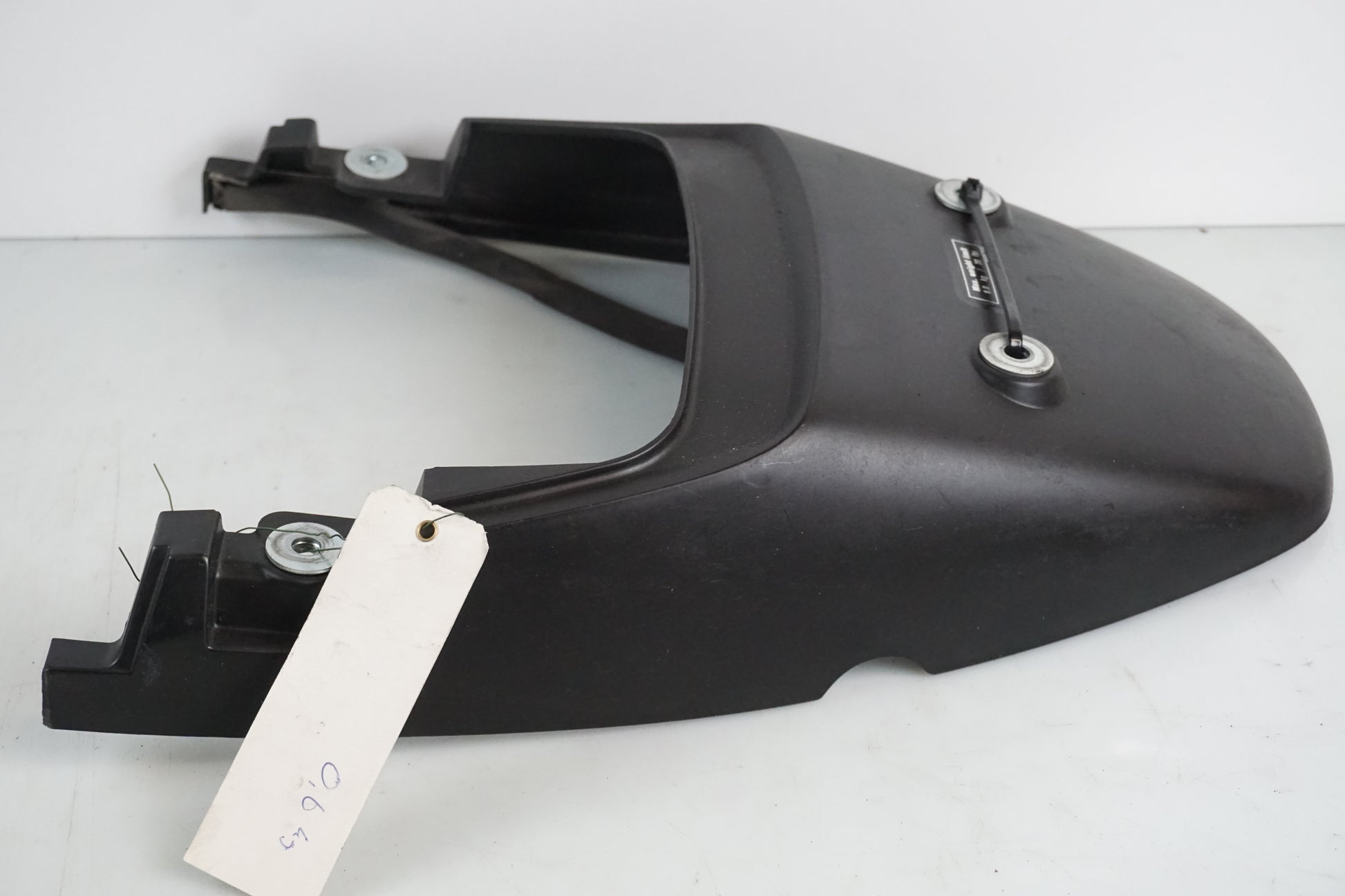 Snett uppifrån på Bakvinge från en Honda XL 650 V -2000 motorcykel.